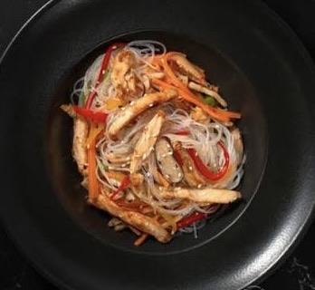 Фунчоза с курицей сливочный